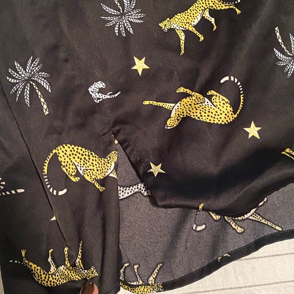 Black satiny pajamas 🐆🌴⭐️ - Picture 6 of 11